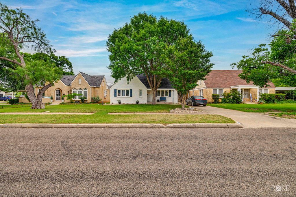 Image 5 of property listing at 2209 Waco Street, San Angelo, TX 76901