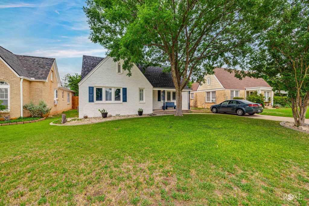 Image 7 of property listing at 2209 Waco Street, San Angelo, TX 76901