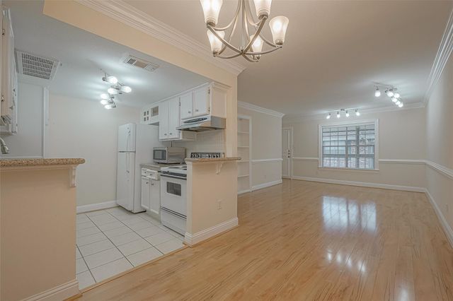 2350 Bering Drive 122, Houston, TX 77057