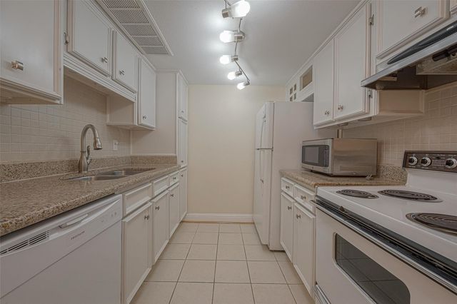 2350 Bering Drive 122, Houston, TX 77057