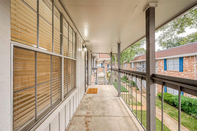 2350 Bering Drive 122, Houston, TX 77057