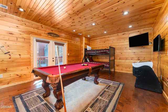 889 Great Smoky Way, Gatlinburg, TN 37738