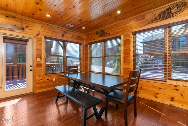 889 Great Smoky Way, Gatlinburg, TN 37738