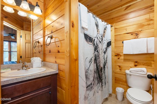 889 Great Smoky Way, Gatlinburg, TN 37738