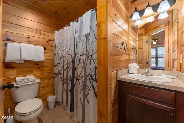 889 Great Smoky Way, Gatlinburg, TN 37738