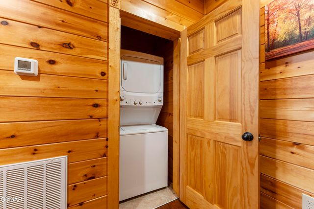 889 Great Smoky Way, Gatlinburg, TN 37738