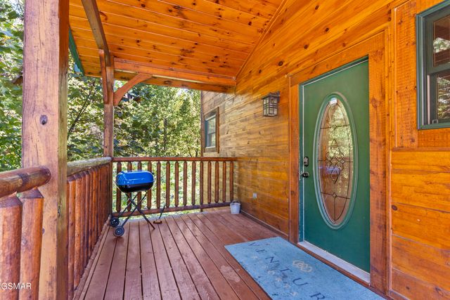 889 Great Smoky Way, Gatlinburg, TN 37738