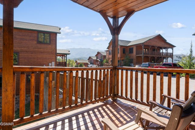 889 Great Smoky Way, Gatlinburg, TN 37738