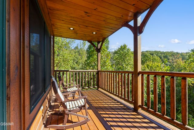 889 Great Smoky Way, Gatlinburg, TN 37738