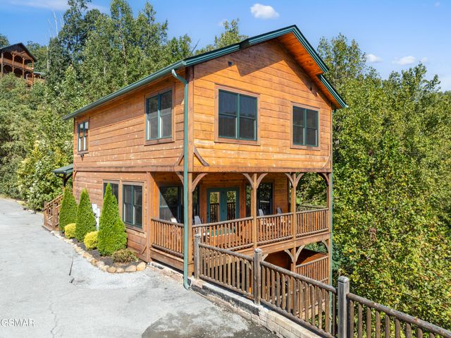 889 Great Smoky Way, Gatlinburg, TN 37738