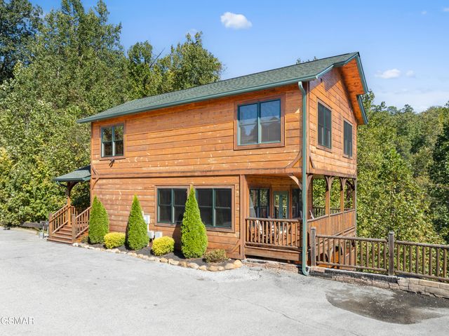 889 Great Smoky Way, Gatlinburg, TN 37738