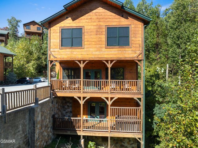 889 Great Smoky Way, Gatlinburg, TN 37738