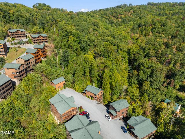 889 Great Smoky Way, Gatlinburg, TN 37738