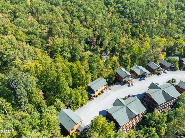 889 Great Smoky Way, Gatlinburg, TN 37738