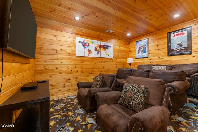 889 Great Smoky Way, Gatlinburg, TN 37738