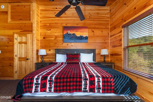 889 Great Smoky Way, Gatlinburg, TN 37738