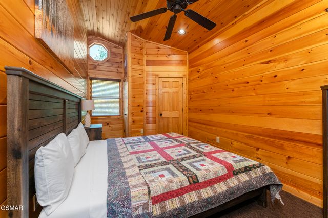 889 Great Smoky Way, Gatlinburg, TN 37738