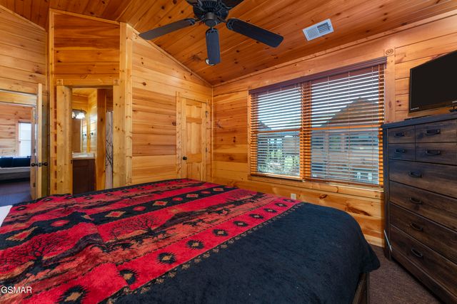 889 Great Smoky Way, Gatlinburg, TN 37738