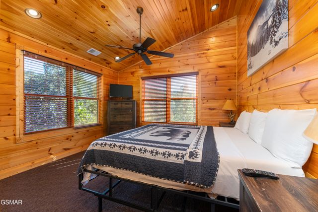 889 Great Smoky Way, Gatlinburg, TN 37738