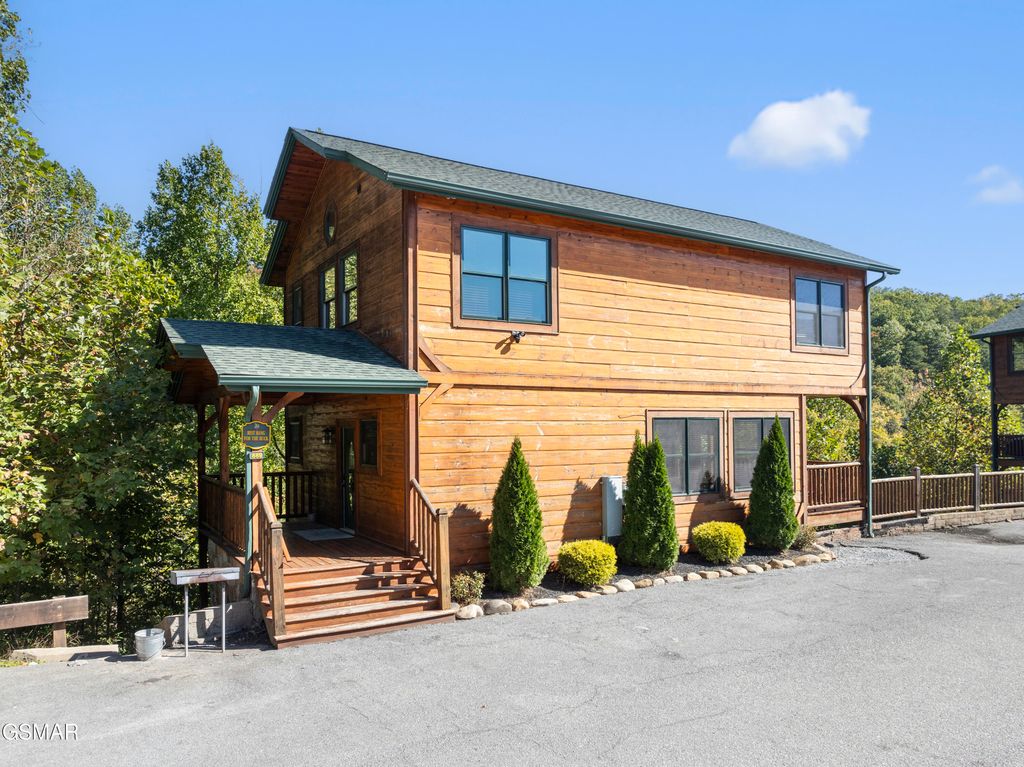 889 Great Smoky Way, Gatlinburg, TN 37738