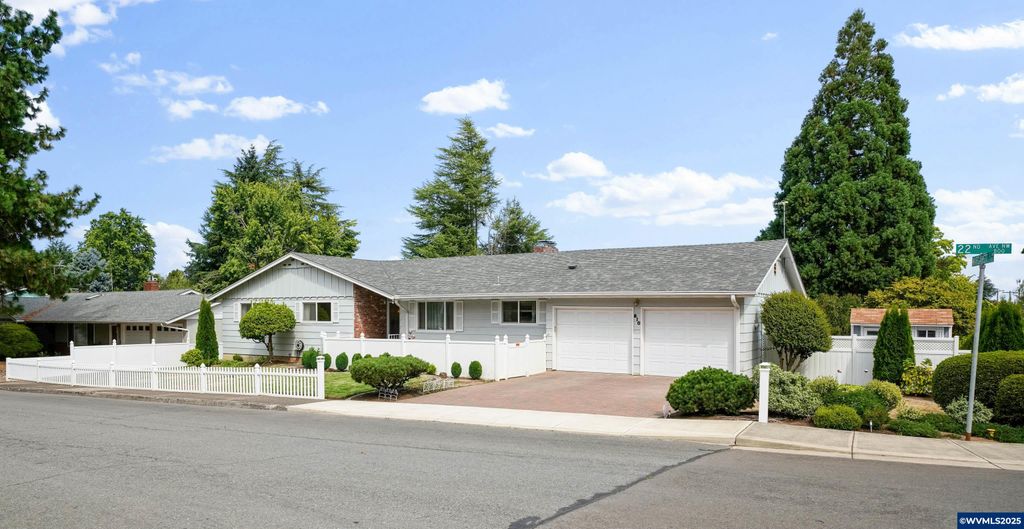 810 22nd Av NW, Salem, OR 97304