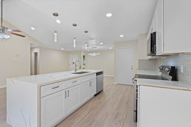 335 Haymarket Lane, Houston, TX 77015