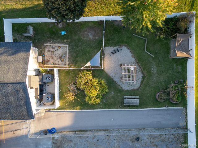 1221 E AVON Road, Rochester Hills, MI 48307