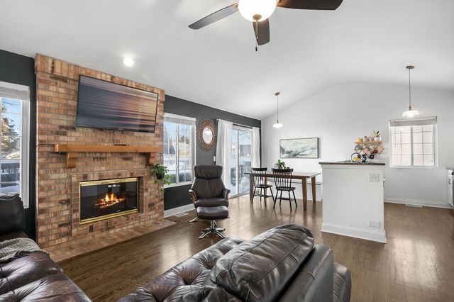 1590 Fairport Drive, Grayslake, IL 60030