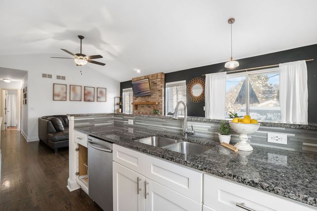 1590 Fairport Drive, Grayslake, IL 60030