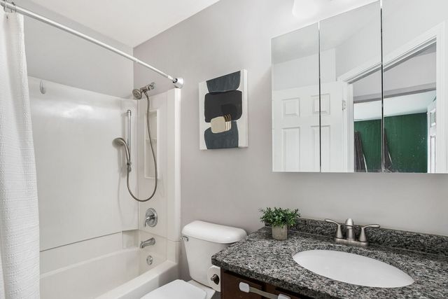 1590 Fairport Drive, Grayslake, IL 60030