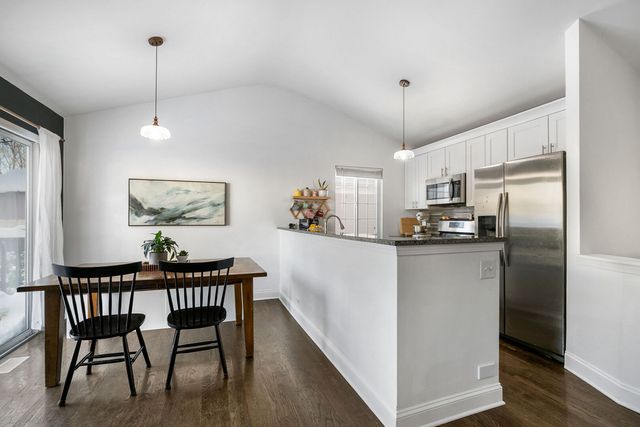 1590 Fairport Drive, Grayslake, IL 60030