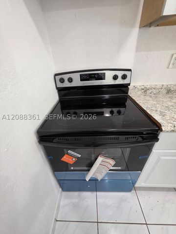 4550 NW 9th St 605E, Miami, FL 33126