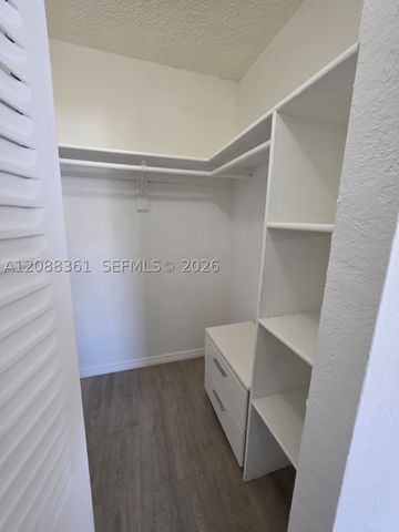 4550 NW 9th St 605E, Miami, FL 33126