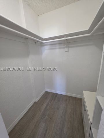 4550 NW 9th St 605E, Miami, FL 33126