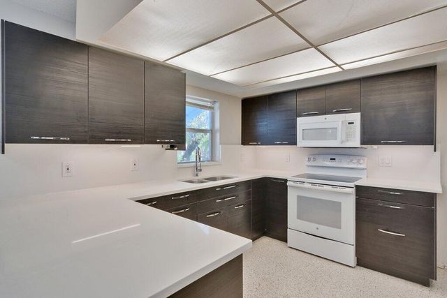 1385 NE Hilltop Street, Jensen Beach, FL 34957