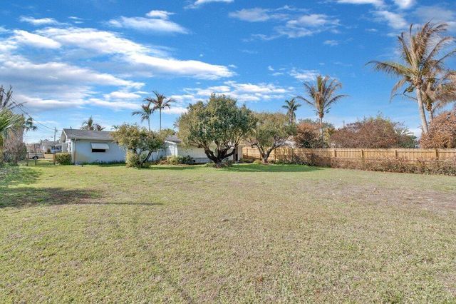 1385 NE Hilltop Street, Jensen Beach, FL 34957