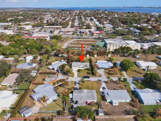 1385 NE Hilltop Street, Jensen Beach, FL 34957
