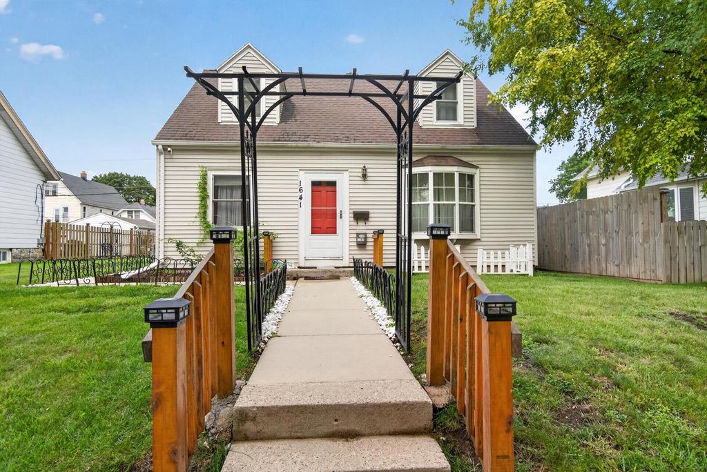 1641 S 81st STREET, Milwaukee, WI 53214