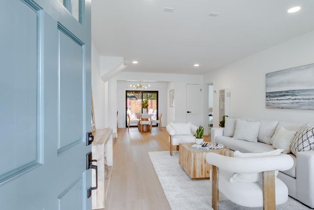 462 Hampstead Way, Santa Cruz, CA 95062