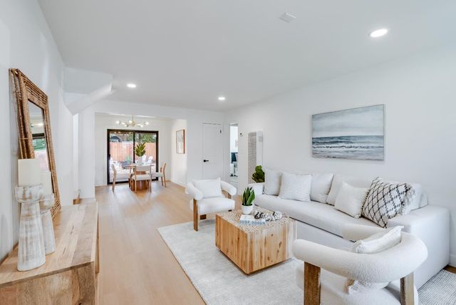 462 Hampstead Way, Santa Cruz, CA 95062