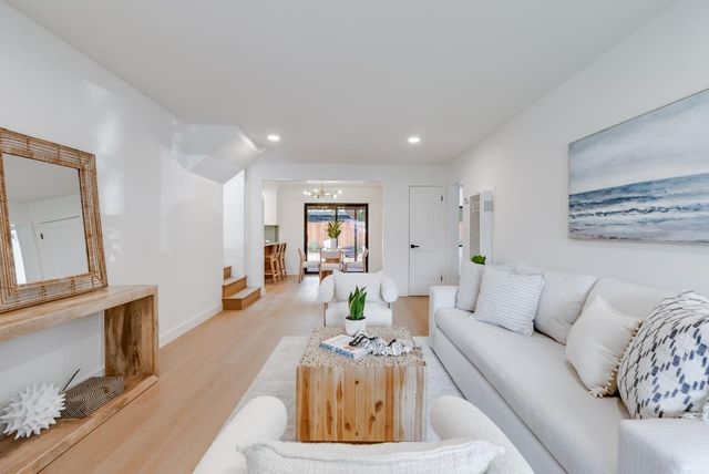 462 Hampstead Way, Santa Cruz, CA 95062