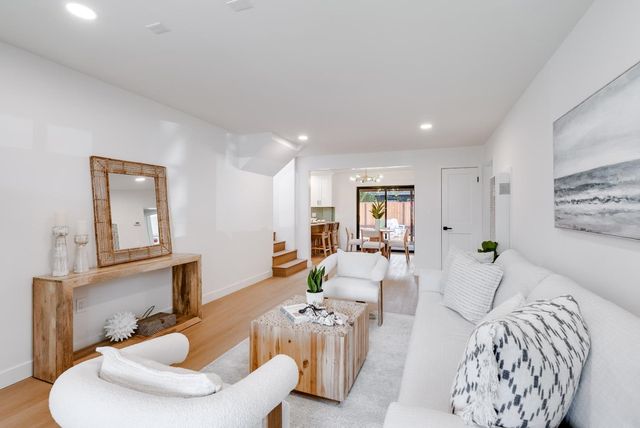 462 Hampstead Way, Santa Cruz, CA 95062