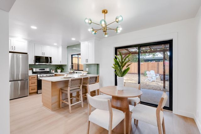 462 Hampstead Way, Santa Cruz, CA 95062