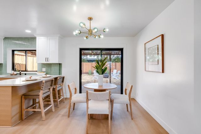 462 Hampstead Way, Santa Cruz, CA 95062