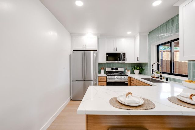 462 Hampstead Way, Santa Cruz, CA 95062