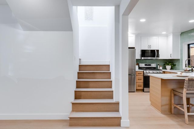 462 Hampstead Way, Santa Cruz, CA 95062