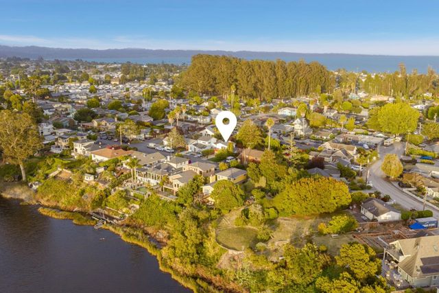 462 Hampstead Way, Santa Cruz, CA 95062