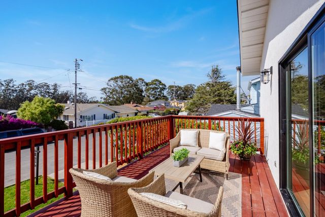 462 Hampstead Way, Santa Cruz, CA 95062
