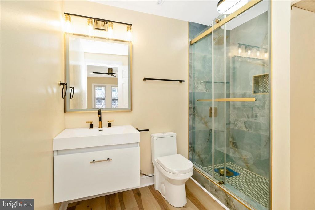 Image 26 of property listing at 728 E 35TH ST, Baltimore, MD 21218