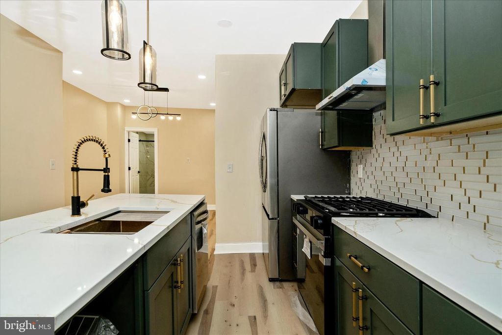 Image 75 of property listing at 728 E 35TH ST, Baltimore, MD 21218